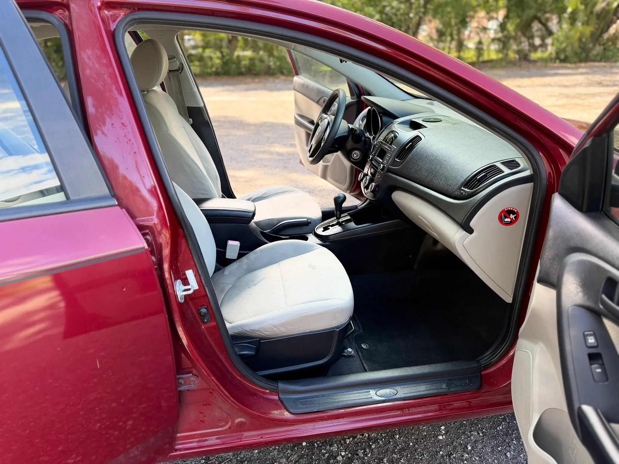 Used 2010 Kia Forte EX FWD image 3