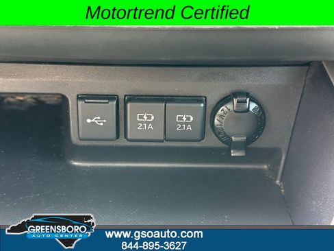 Used 2020 Toyota Highlander XLE AWD/4WD image 30