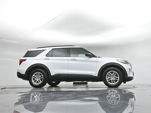 New 2026 Ford Explorer Active RWD image 52