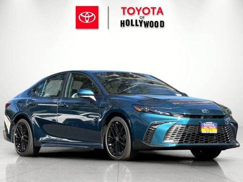New 2026 Toyota Camry SE FWD image 1