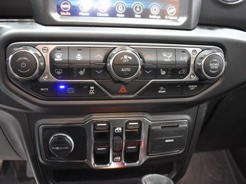 Used 2022 Jeep Wrangler Unlimited Sahara w/ Cold Weather Group image 20