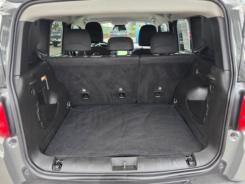 Used 2021 Jeep Renegade Latitude w/ Luxury Group I image 21