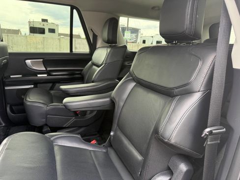 Used 2025 Ford Expedition Max Platinum AWD/4WD image 19