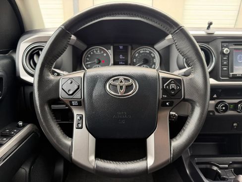 Used 2017 Toyota Tacoma SR5 w/ Tow Package RWD image 11