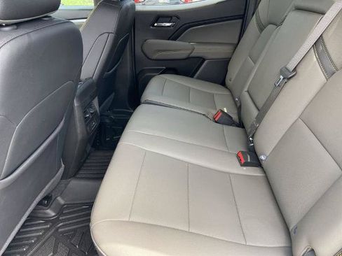Used 2025 Chevrolet Colorado ZR2 w/ Technology Package AWD/4WD image 21