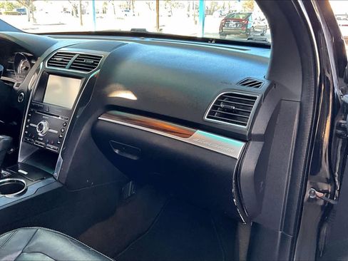 Used 2016 Ford Explorer Limited image 18