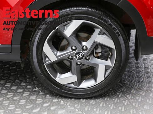 Used 2023 Hyundai Venue Limited image 8