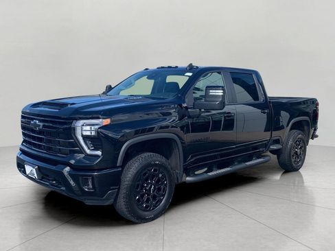 Used 2024 Chevrolet Silverado 2500 LT w/ Midnight Edition AWD/4WD image 4