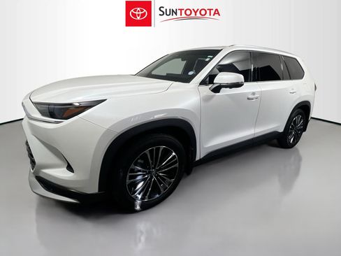 Used 2024 Toyota Grand Highlander AWD Hybrid image 9