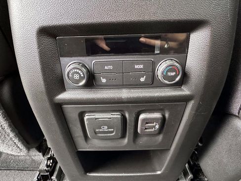 Used 2023 Chevrolet Traverse High Country AWD/4WD image 16