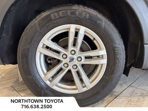 Used 2022 Ford Explorer XLT w/ Equipment Group 202A image 25