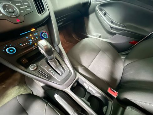 Used 2015 Ford Focus SE image 24