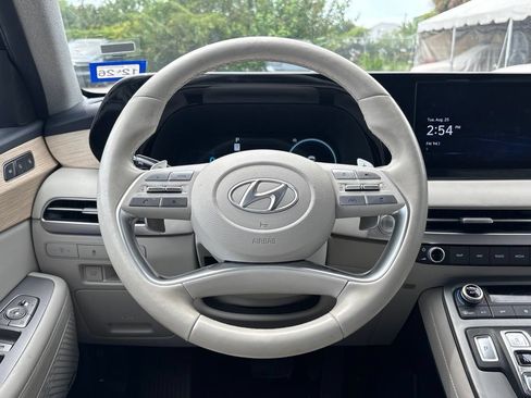 Used 2024 Hyundai Palisade Limited FWD image 21