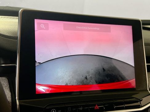 Used 2023 Jeep Compass Latitude image 13