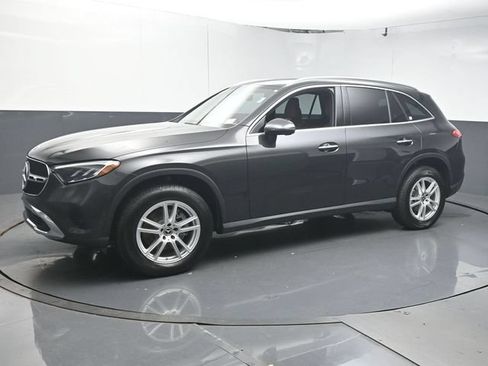 Used 2025 Mercedes-Benz GLC 300 image 4