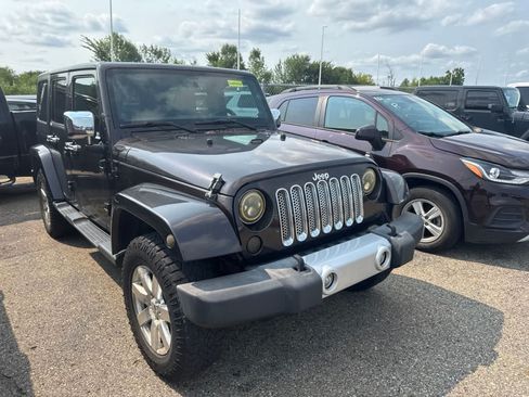 Used 2013 Jeep Wrangler Unlimited Sahara w/ Connectivity Group AWD/4WD image 6