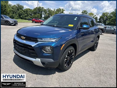 Used 2021 Chevrolet TrailBlazer LT w/ Premium Seating Package FWD image 3