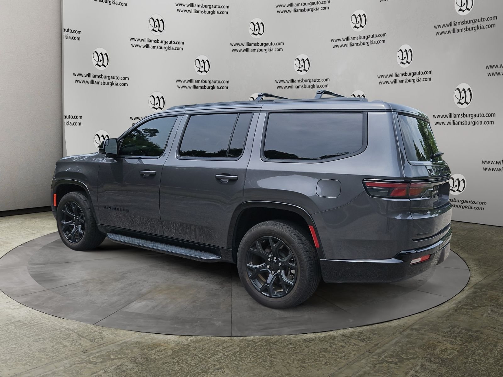 Used 2023 Jeep Wagoneer Series II AWD/4WD image 3