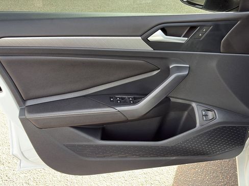 Used 2024 Volkswagen Jetta SE w/ Panoramic Sunroof Package image 13