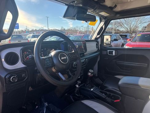 Used 2024 Jeep Wrangler Sport S image 15