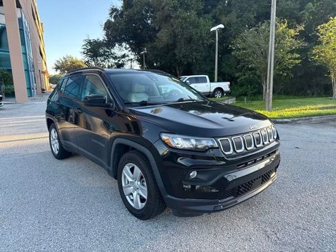 Used 2022 Jeep Compass Latitude w/ Sun and Sound Group FWD image 10