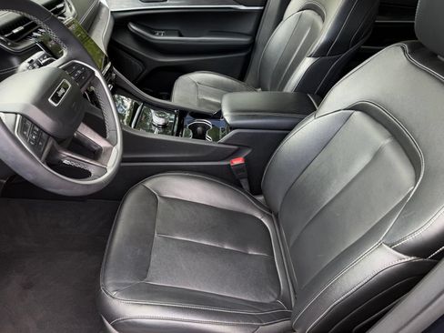 Used 2023 Jeep Grand Cherokee L Limited AWD/4WD image 27