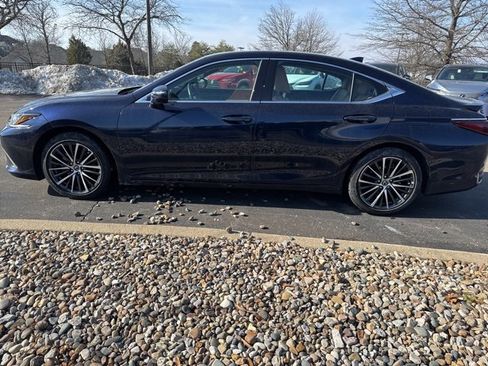 Certified 2025 Lexus ES 300h w/ Premium Package image 6