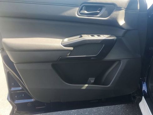 New 2026 Nissan Pathfinder SV image 10