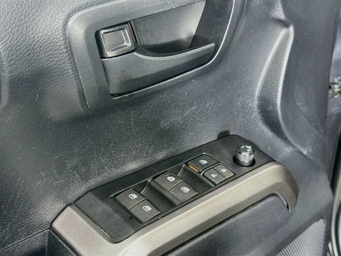 Used 2021 Toyota Tacoma SR5 AWD/4WD image 13