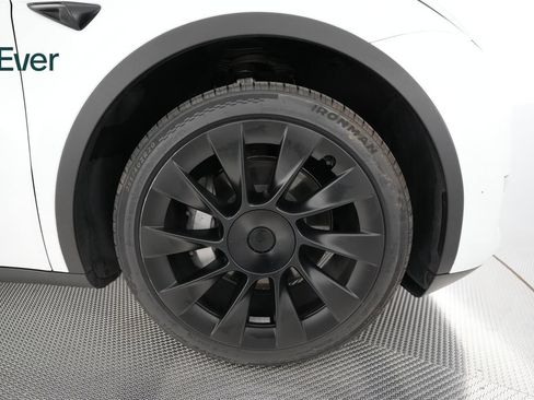 Used 2023 Tesla Model Y Long Range AWD/4WD image 17