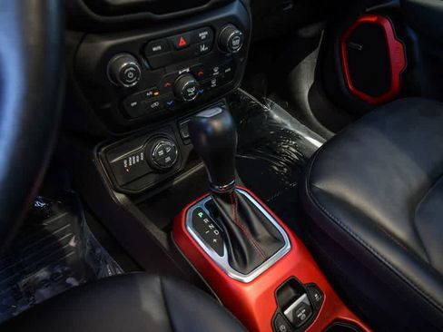 Used 2021 Jeep Renegade Trailhawk w/ Sun & Sound Group AWD/4WD image 20