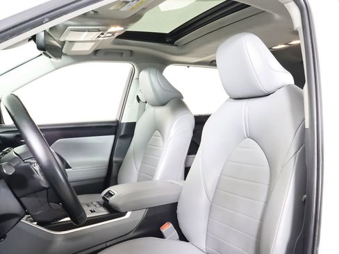 Used 2021 Toyota Highlander XLE image 7