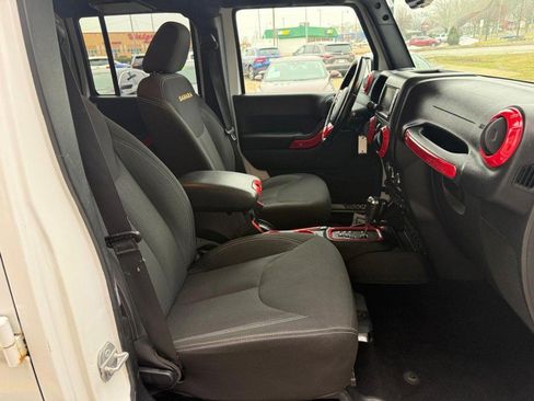 Used 2015 Jeep Wrangler Unlimited Sahara w/ Dual Top Group image 15