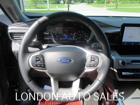 Used 2024 Ford Explorer XLT w/ Equipment Group 202A AWD/4WD image 11