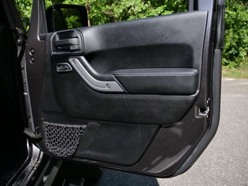 Used 2016 Jeep Wrangler Unlimited Rubicon AWD/4WD image 46