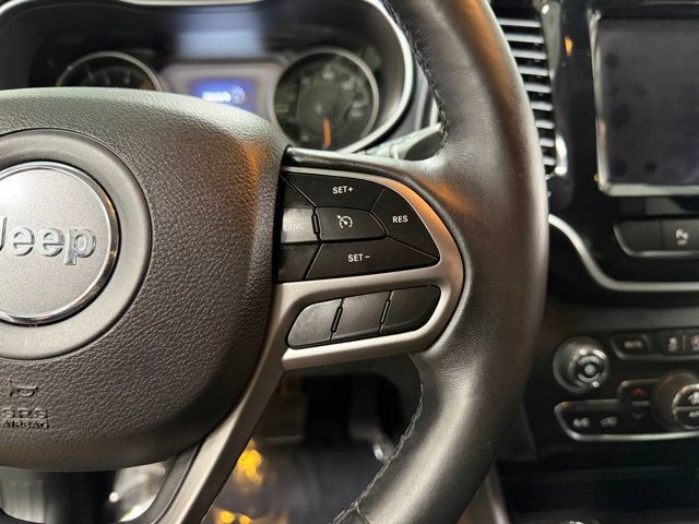 Used 2019 Jeep Cherokee Limited AWD/4WD image 16