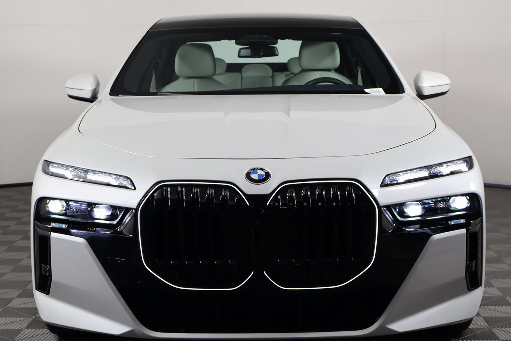 Certified 2025 BMW 760i xDrive w/ Executive Package AWD/4WD image 2