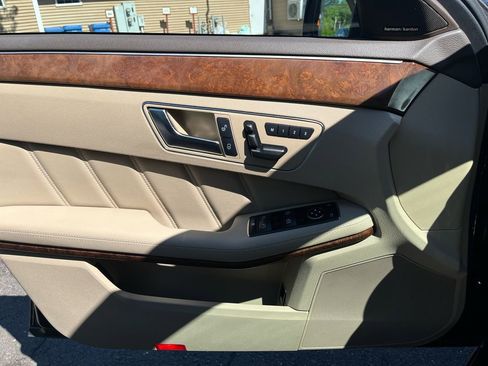 Used 2013 Mercedes-Benz E 350 4MATIC Sedan image 16