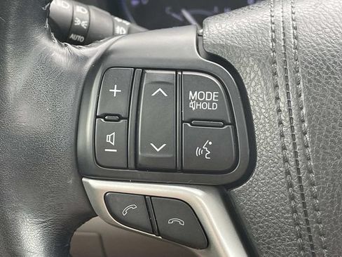 Used 2018 Toyota Highlander Limited FWD image 26