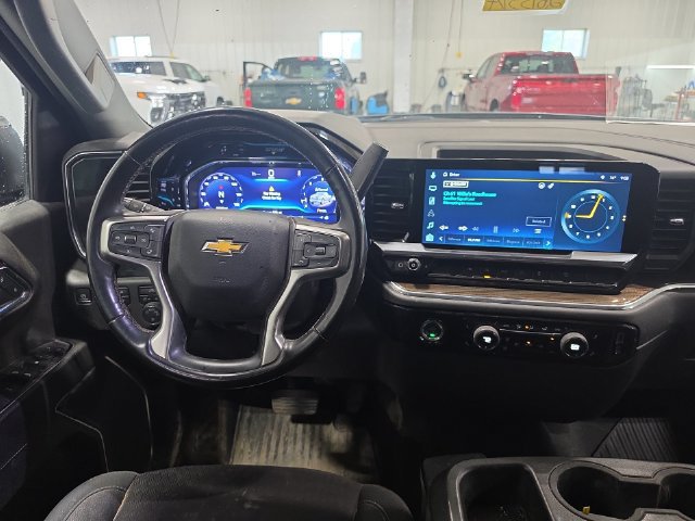 Used 2023 Chevrolet Silverado 1500 LT AWD/4WD image 5