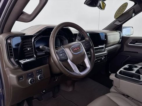 Used 2025 GMC Sierra 1500 SLT AWD/4WD image 9