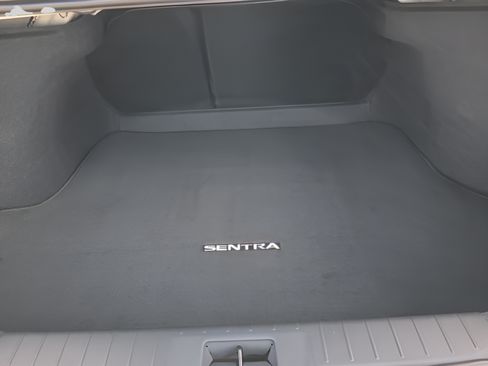 Used 2025 Nissan Sentra SR FWD image 8