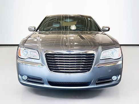 Used 2011 Chrysler 300 Limited RWD image 4
