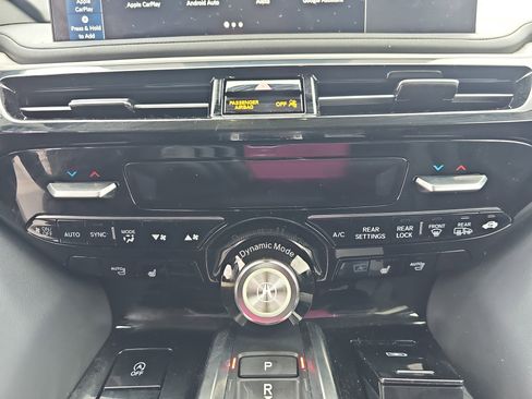 Certified 2025 Acura MDX SH-AWD w/ Technology Package image 21