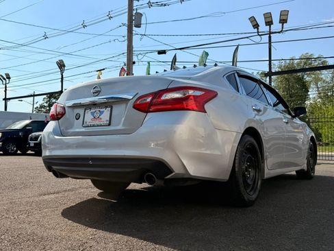 Used 2017 Nissan Altima 2.5 S w/ Power Driver Seat Package FWD image 9