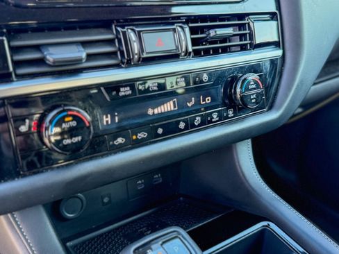 Used 2025 Nissan Pathfinder SL image 26