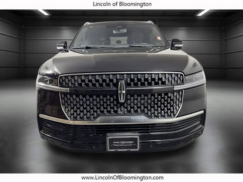 Used 2025 Lincoln Navigator Reserve image 10