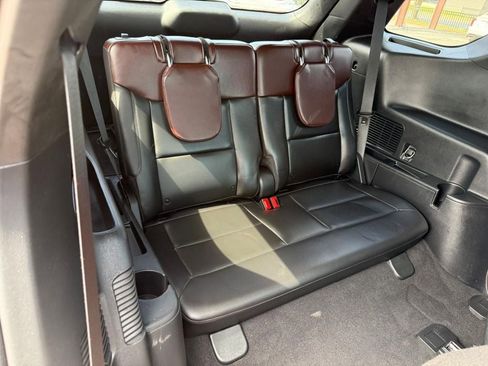 Used 2023 Ford Explorer Platinum w/ Technology Package AWD/4WD image 14
