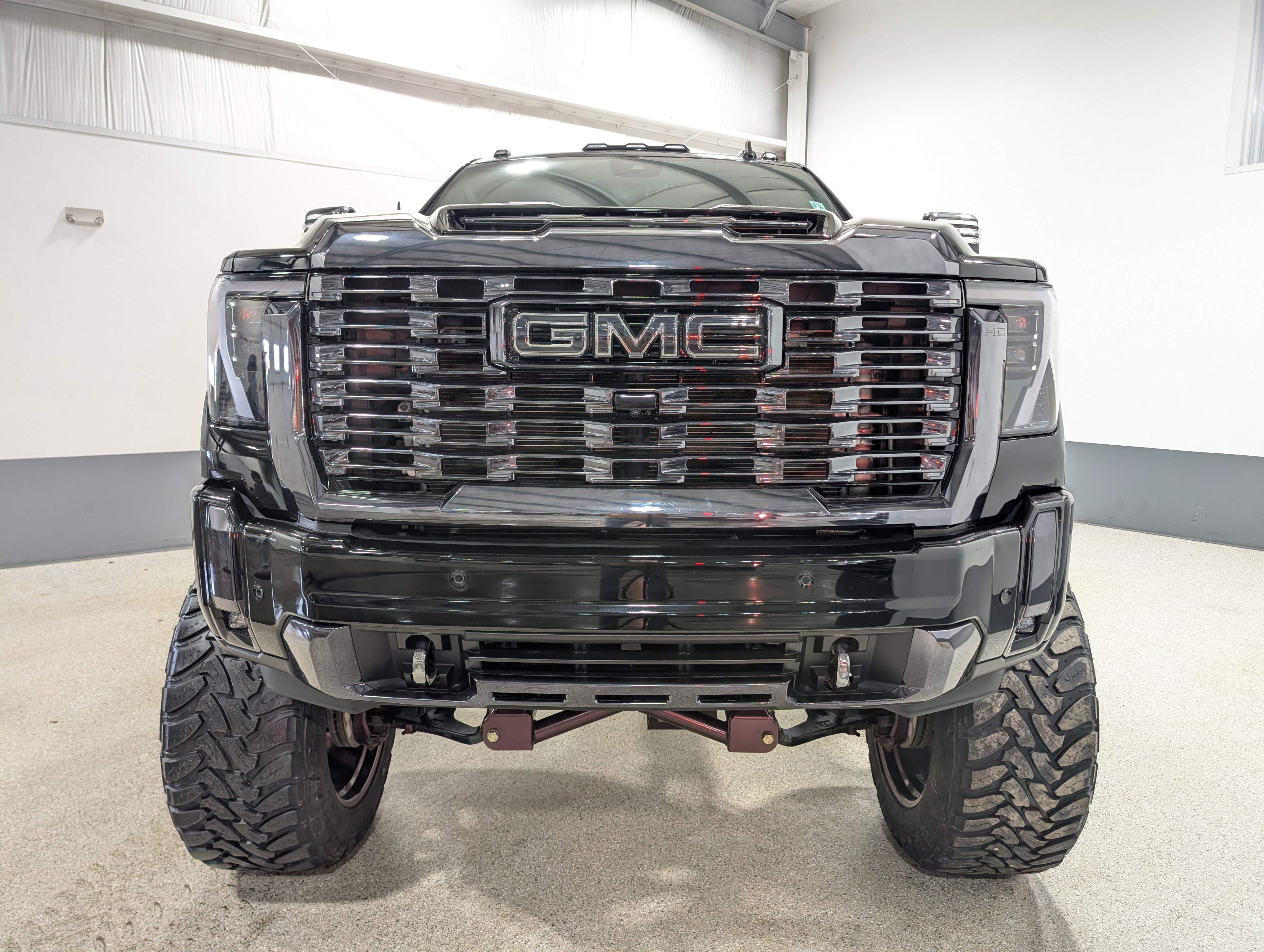Used 2024 GMC Sierra 2500 Denali Ultimate AWD/4WD image 8