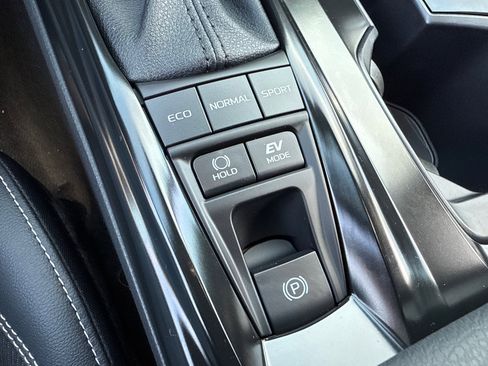 New 2026 Toyota Camry Hybrid FWD image 28